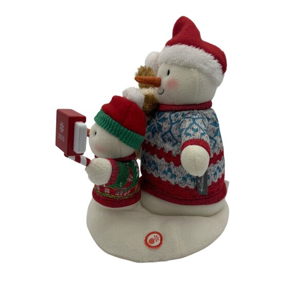 Hallmark 2020 Snowman Plush Figurine Family Selfie Christmas Decor - Picture 2 of 5